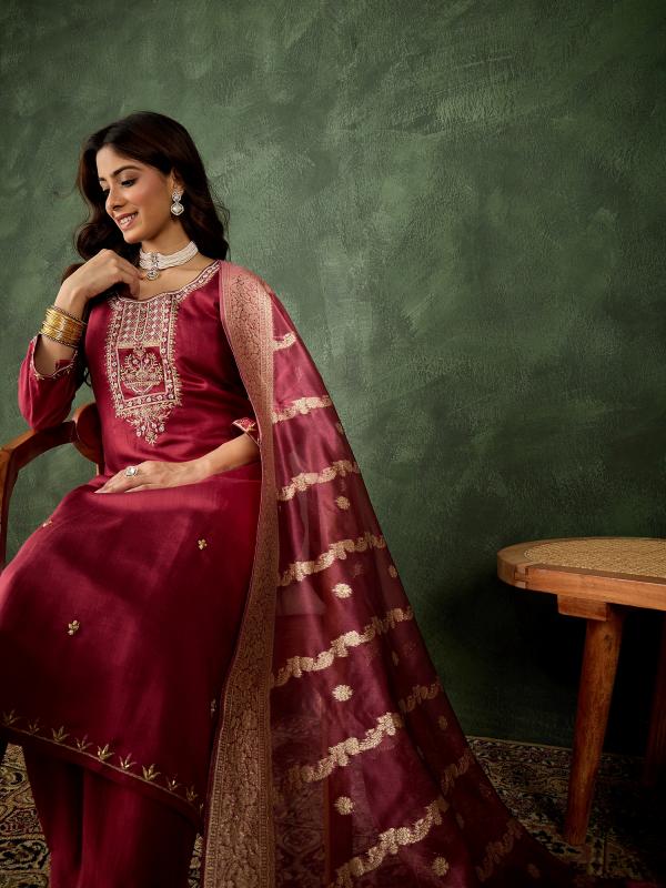 VP 9732 G Women Ethnic Motifs Embroidered Kurta with Trousers & Dupatta